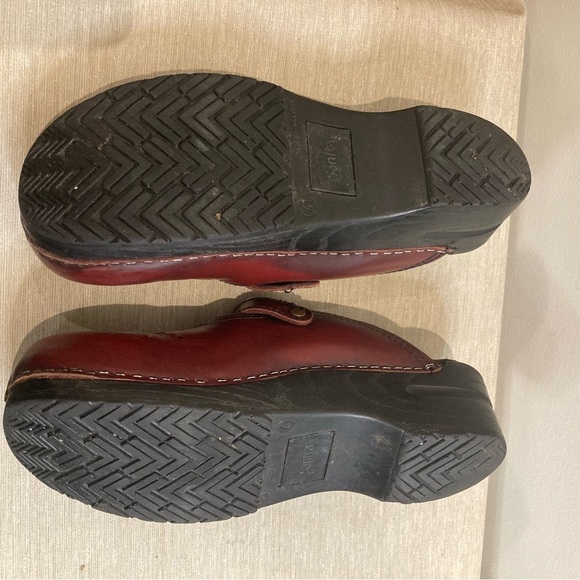 SANITA Sz 41 Professional Slip On Leather Perforated Toe Cap Comfort Clog Mules - Picture 11 of 15